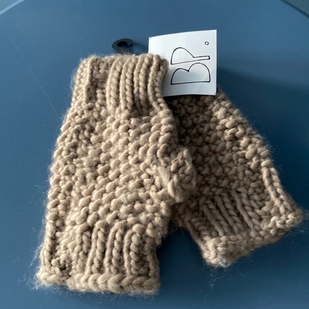 NWT fingerless winter gloves.